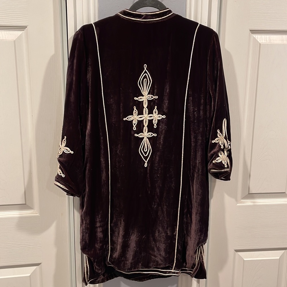 🦄CHASING UNICORNS 🦄 WILD HORSES VELVET TUNIC vineyard color - Picture 5 of 6